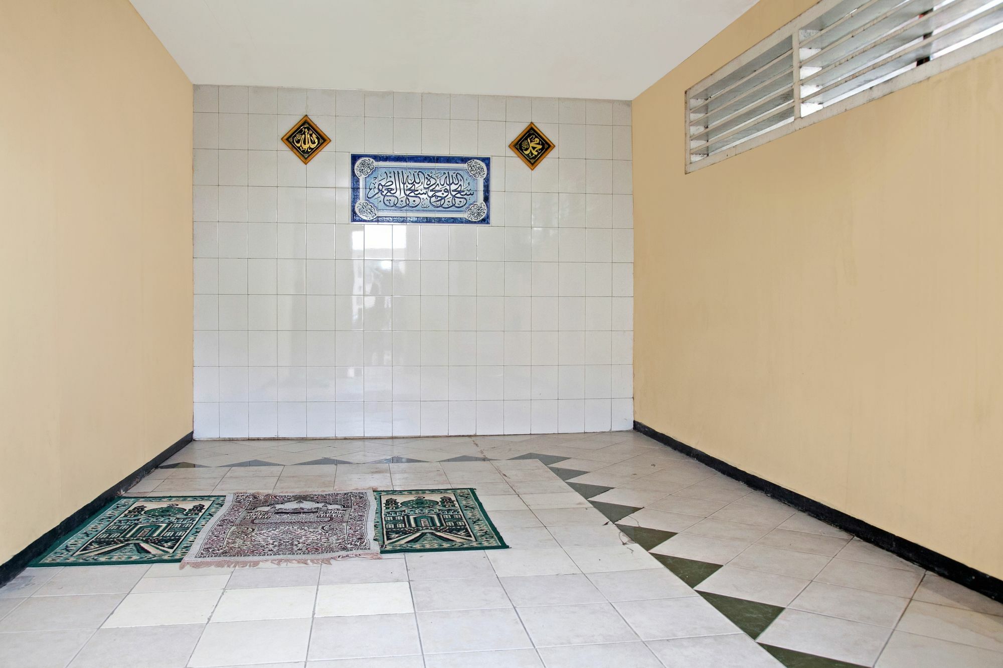 Reddoorz Near City Of Tomorrow Mall Surabaya Exteriör bild